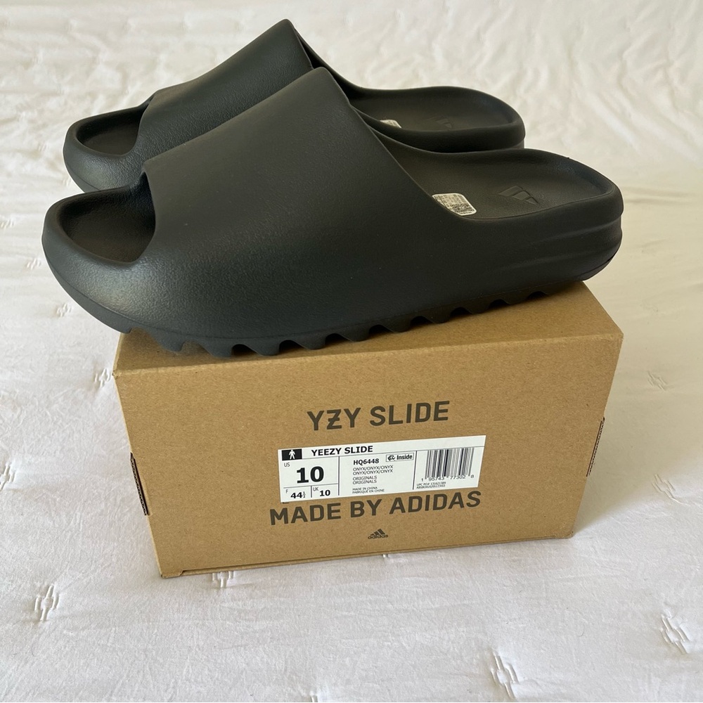 Adidas Yeezy Slide in Onyx